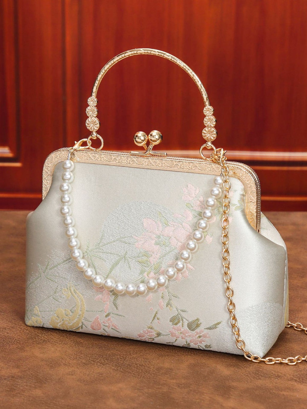 Chinese style silk embroidery cheongsam bag for women 2026 new crossbody dumpling bag, new Chinese style mouth gold bag handbag