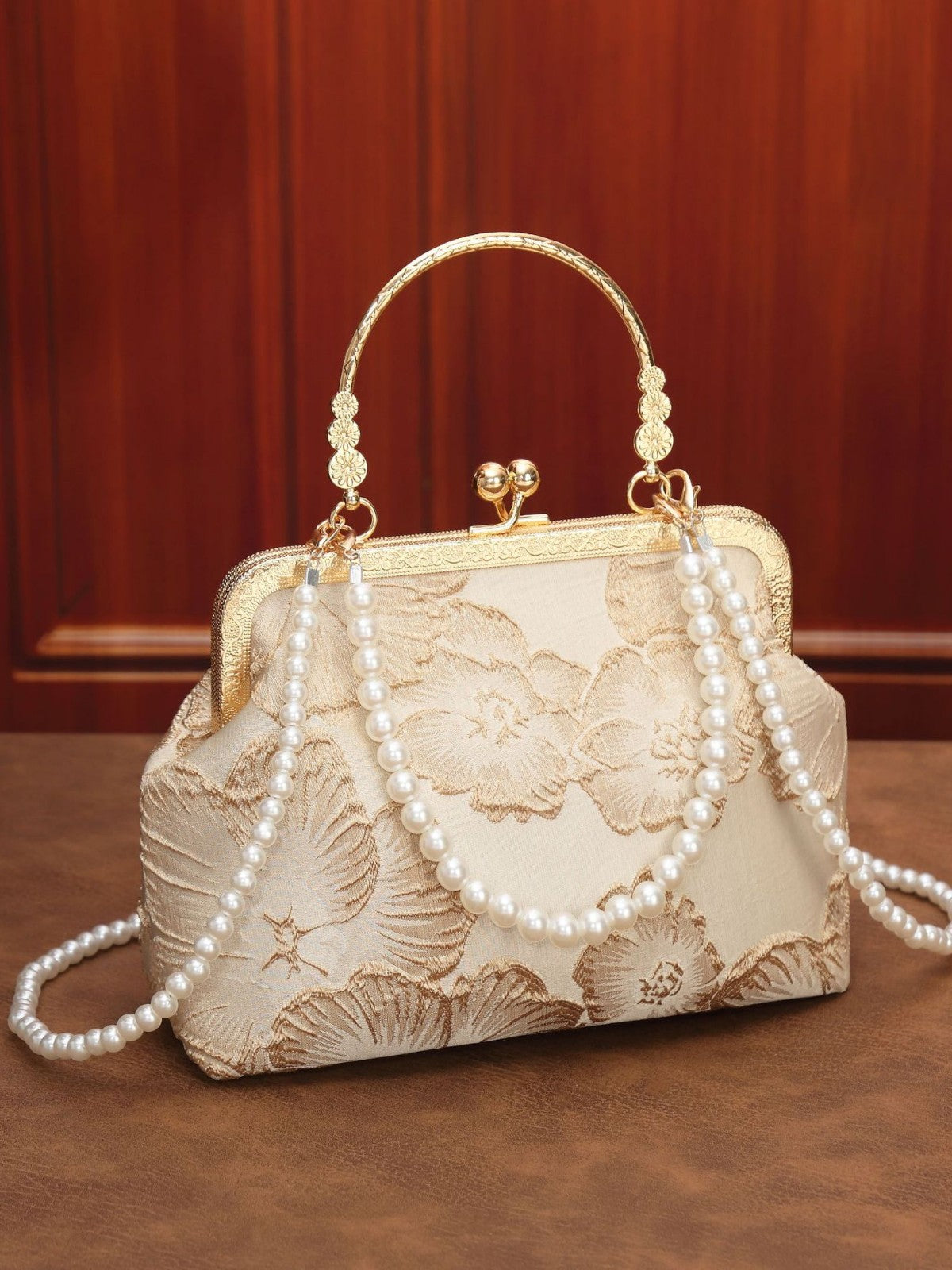 New Chinese style cheongsam bag with elegant temperament, banquet clip bag, solemn hand-held mouth, gold bag, pearl bag, crossbody