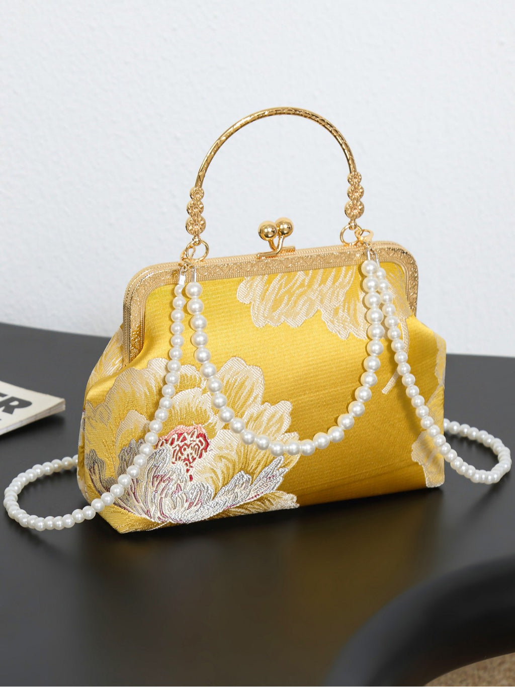 Ladies' handbag with new Chinese style embroidered crossbody bag and retro style handbag paired with horse face skirt